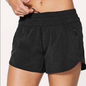 Lululemon Black Tracker V Short 4”